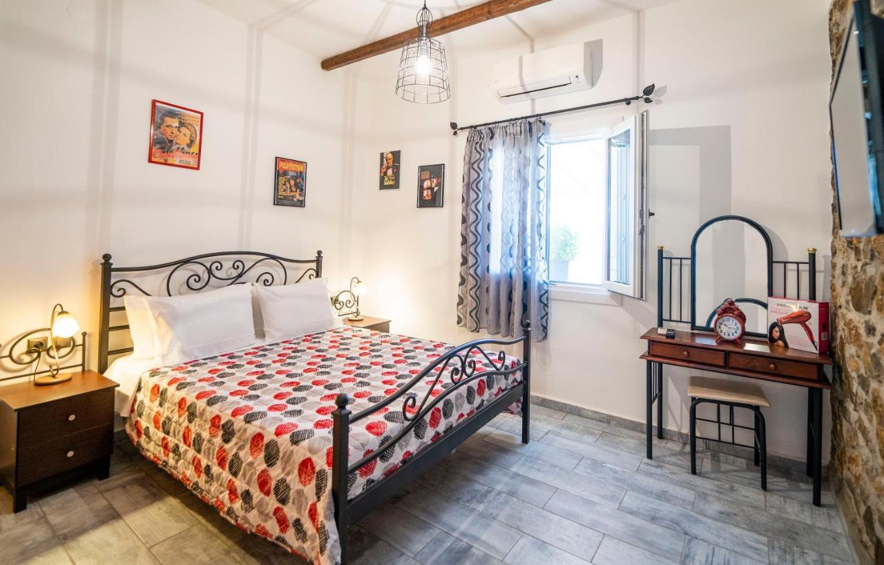Flora'S Beach And Pool Villa In Syros Liaropá Kültér fotó