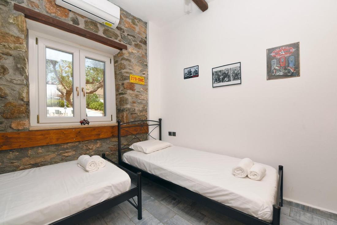 Flora'S Beach And Pool Villa In Syros Liaropá Kültér fotó