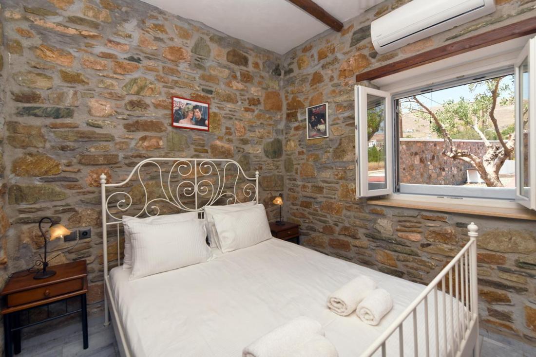 Flora'S Beach And Pool Villa In Syros Liaropá Kültér fotó