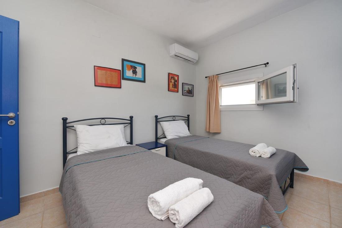Flora'S Beach And Pool Villa In Syros Liaropá Kültér fotó