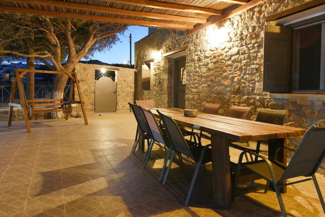 Flora'S Beach And Pool Villa In Syros Liaropá Kültér fotó
