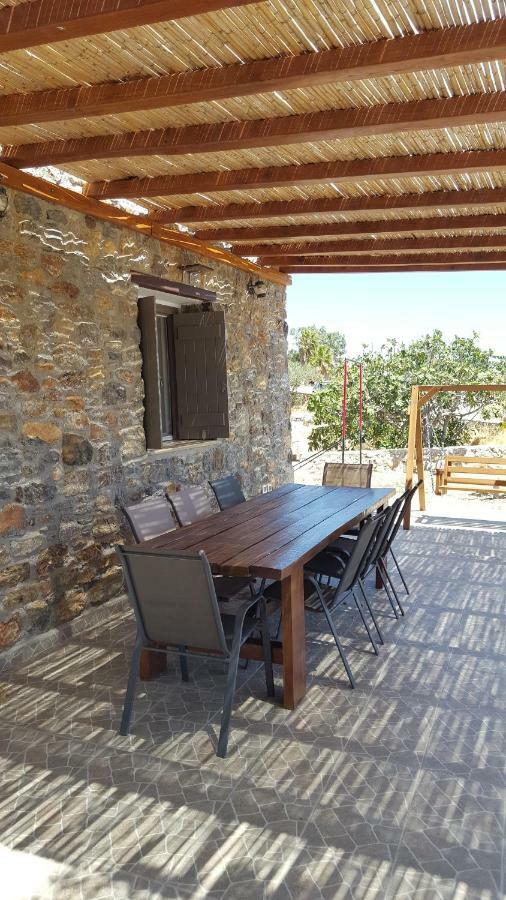 Flora'S Beach And Pool Villa In Syros Liaropá Kültér fotó