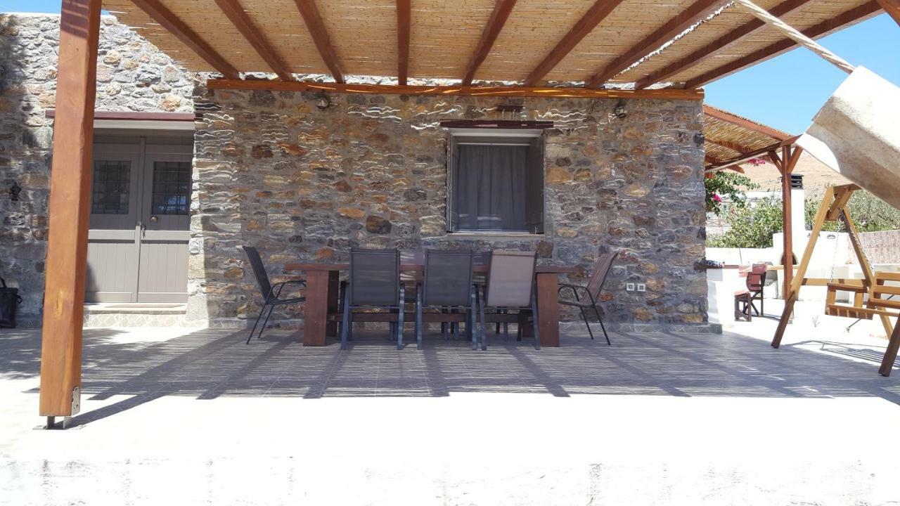 Flora'S Beach And Pool Villa In Syros Liaropá Kültér fotó
